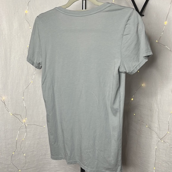 Everlane women’s v neck supima cotton tee shirt sage green - Picture 4 of 4